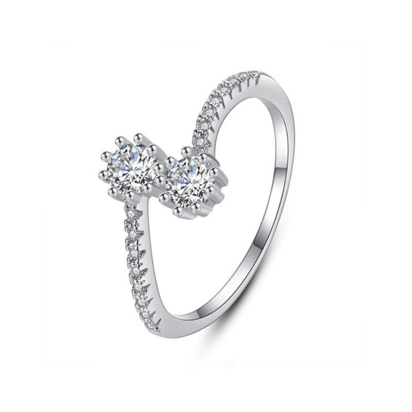 **GUINEVERE* Silver x Zircon Fashion Ring Size 7 - Picture 1 of 4